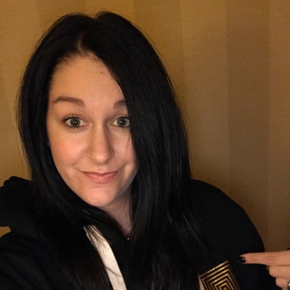 Meet your Posher, Jessica - Picture 1 of 1